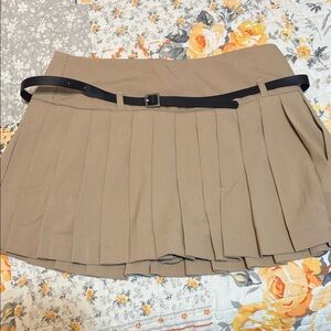 Love Tree Beige Pleated Mini Skirt with Black Belt